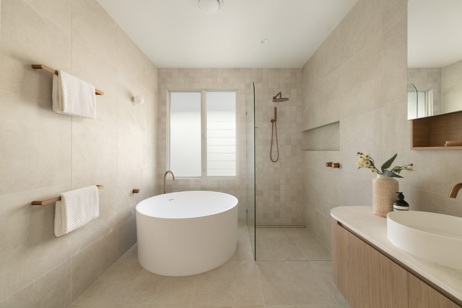 Wynnum New Build with Bay Views project photograph 14